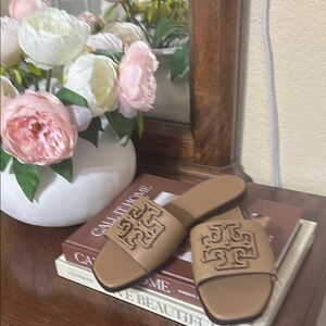 Chic Tan Slide Sandals with LogoTory Burch Sandals